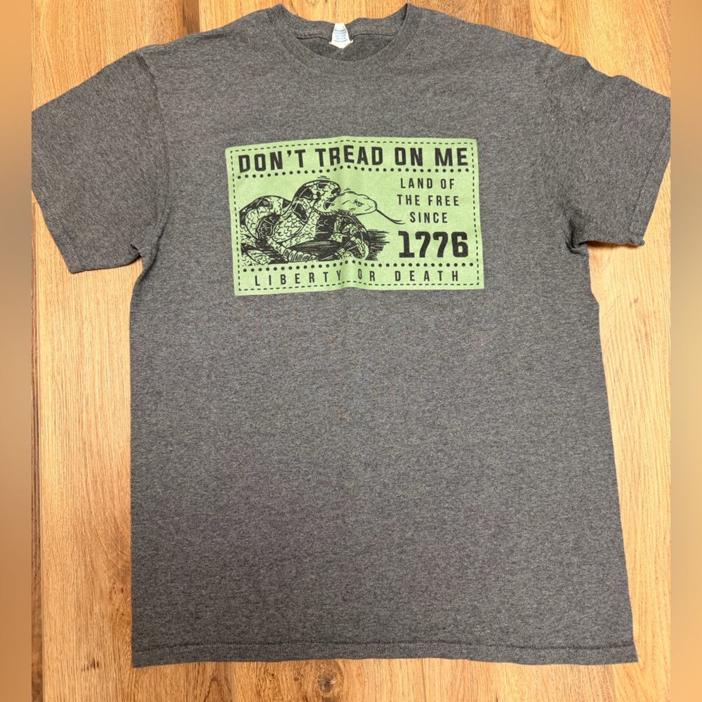 Men’s Gray Short Sleeve T-Shirt with Green “Don’t Tread On Me” Graphic 1776